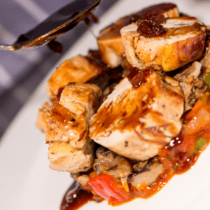 Cuisse de poulet, sauce chasseur et tagliatelles